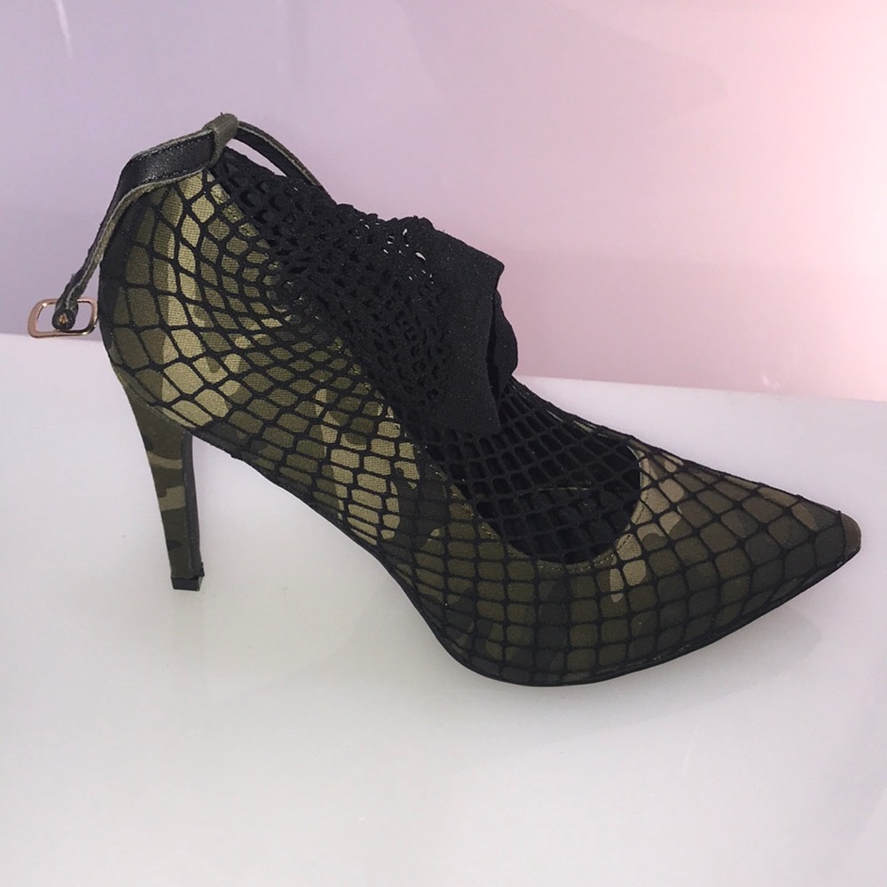 Cape Robbin Soldier Girl Heels - Picture 3 of 4
